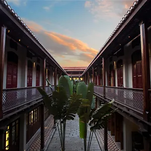 Seven Terraces **** George Town