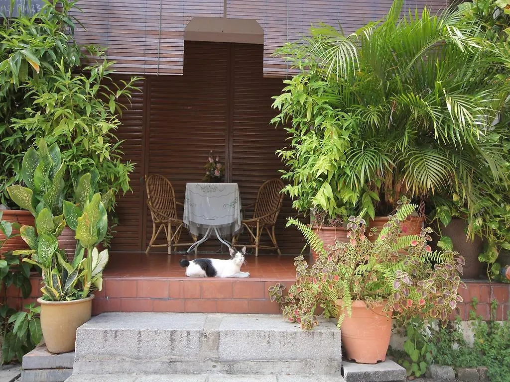 Gasthuis Cocoa Mews Cafe And Homestay George Town